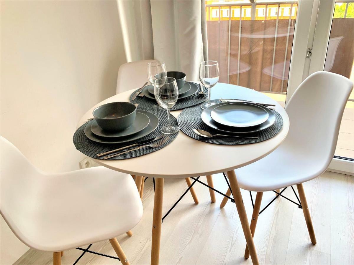 2-Room Apartment Nowy Dwor Mazowiecki Bagian luar foto
