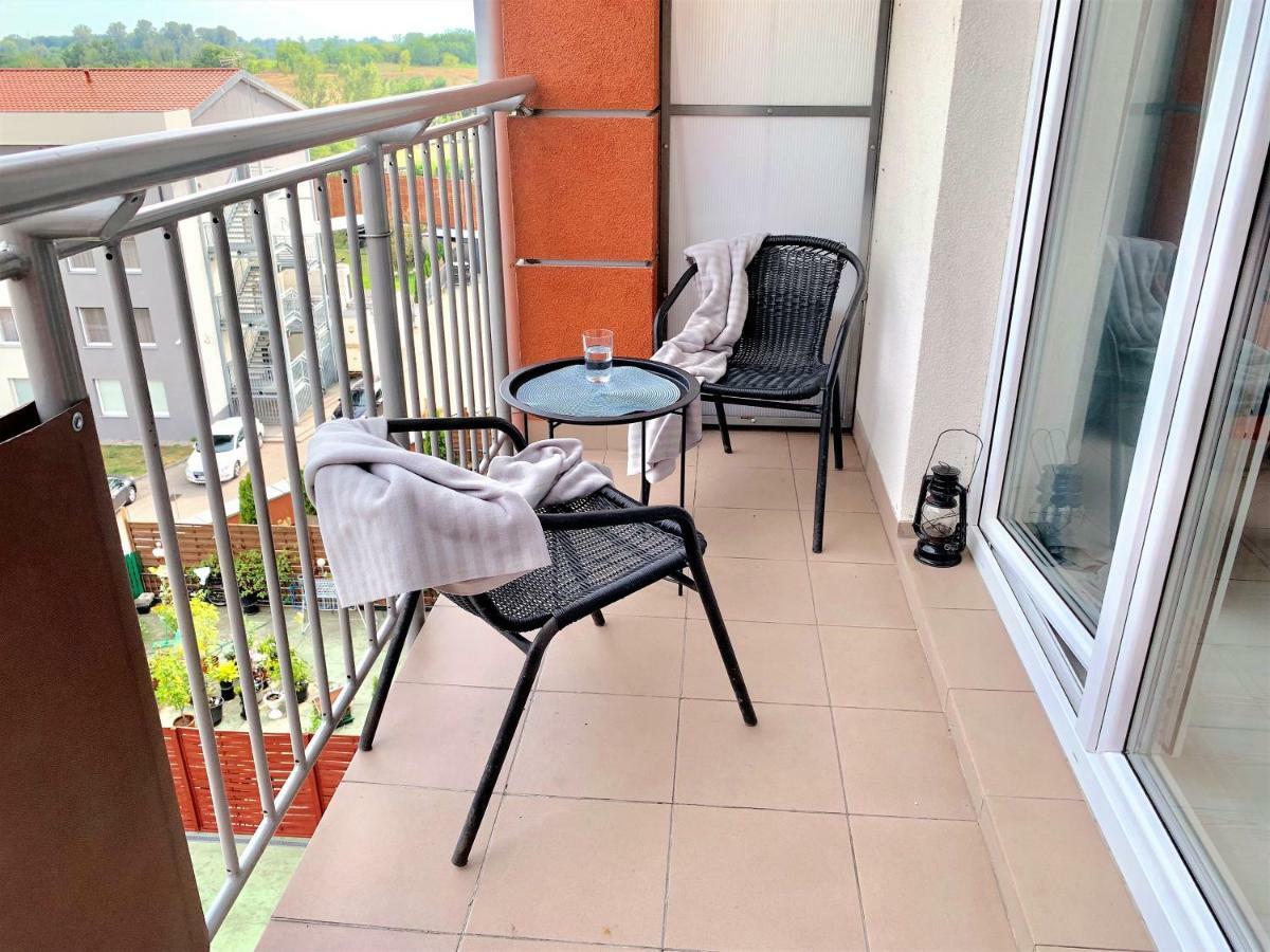 2-Room Apartment Nowy Dwor Mazowiecki Bagian luar foto