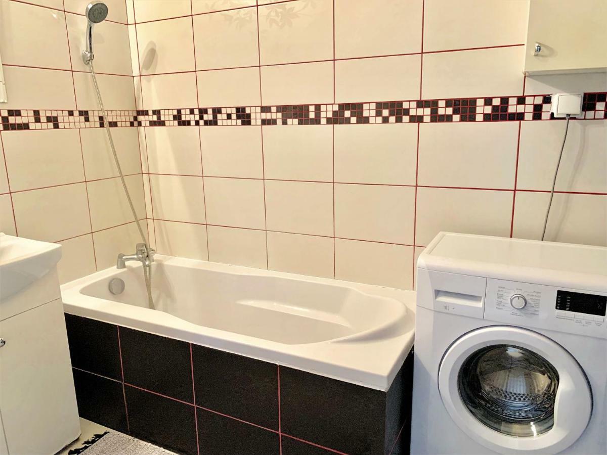 2-Room Apartment Nowy Dwor Mazowiecki Bagian luar foto